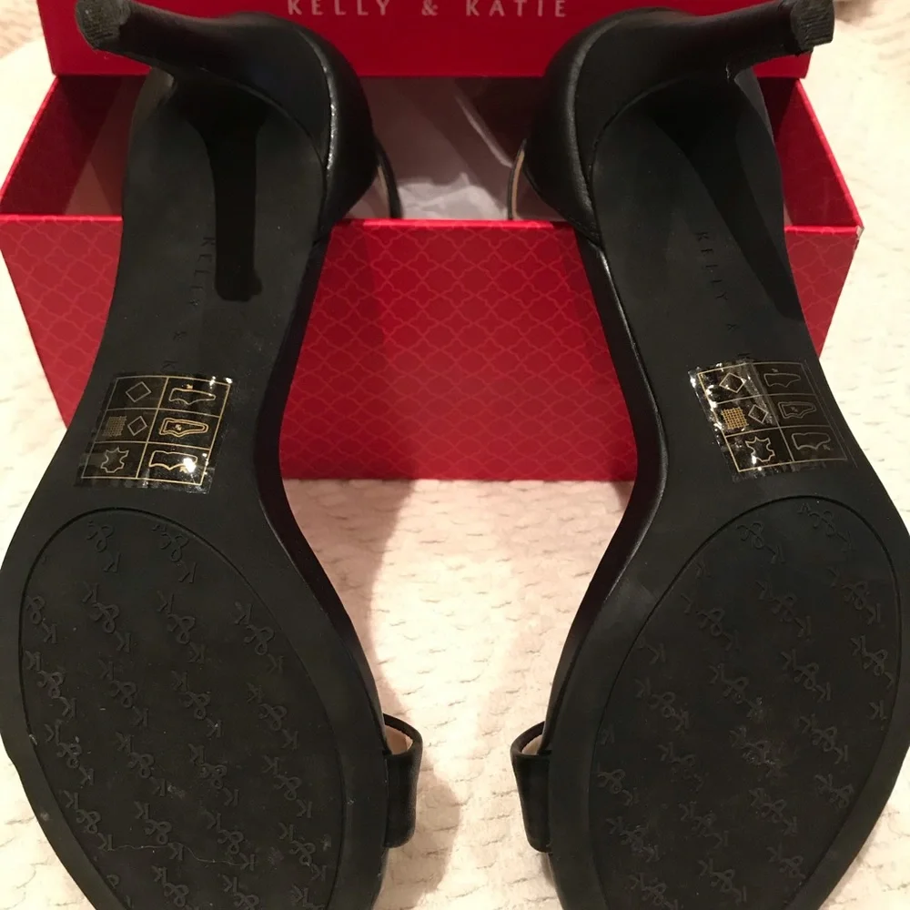Kelly & Katie Black Sandals - Picture 6 of 7